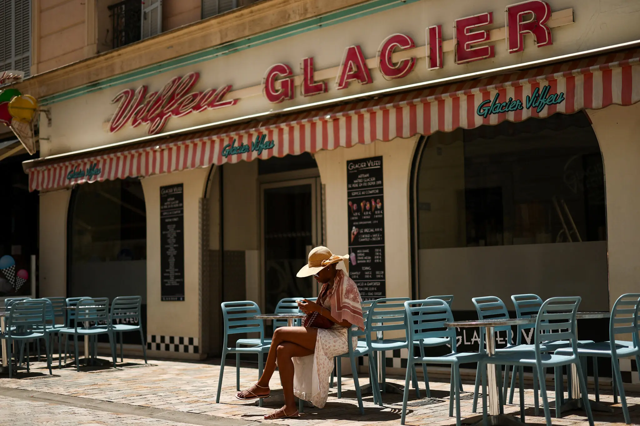 Саботаж у Каннах: підпали та пошкодження опор залишили кінофестиваль без світла, але церемонію врятував резерв